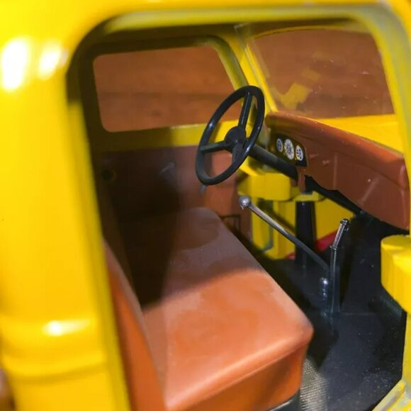 Solido Ford V8 Pick Up 1936 Dunlop Tyres Graphics Model Truck 1/19 Scale - Picture 7 of 9